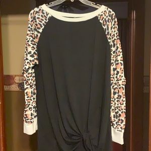 2x leopard print sleeve raglan
